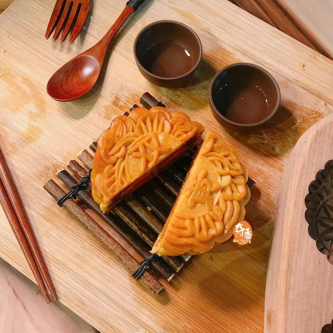 广东双黄莲容 Lotus Paste with Double Yolk 180gm